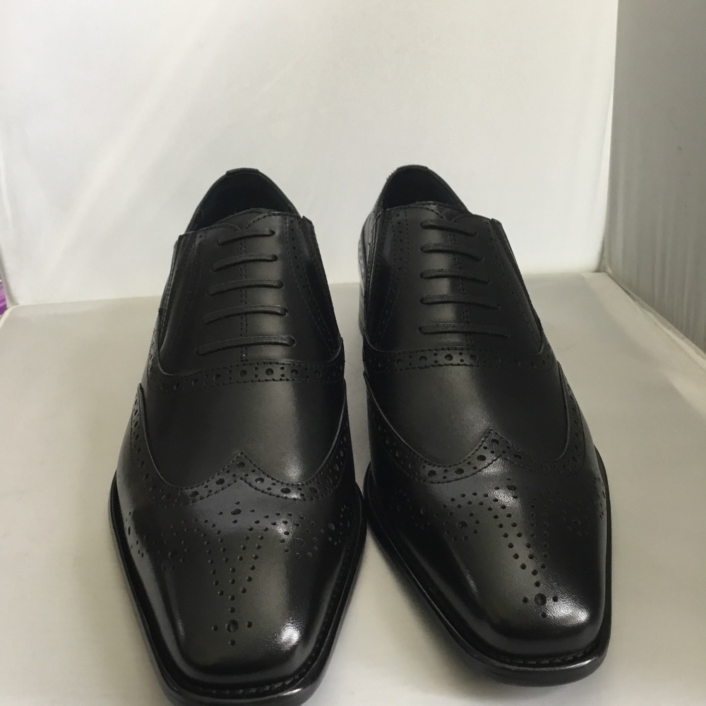 DRESS-UP SHOES FOR MEN.
